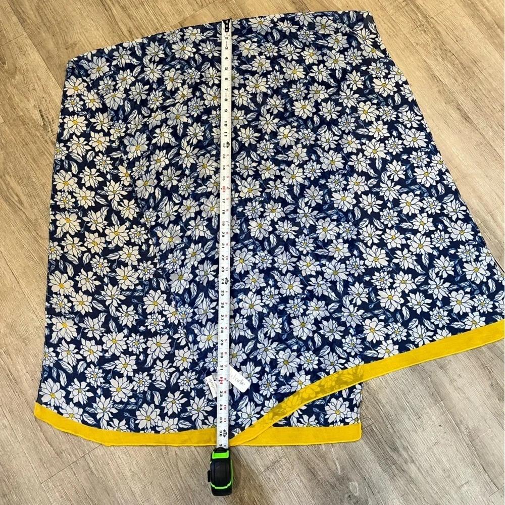 NWT Charming Charlie Blue and Yellow Floral Daisies Scarf